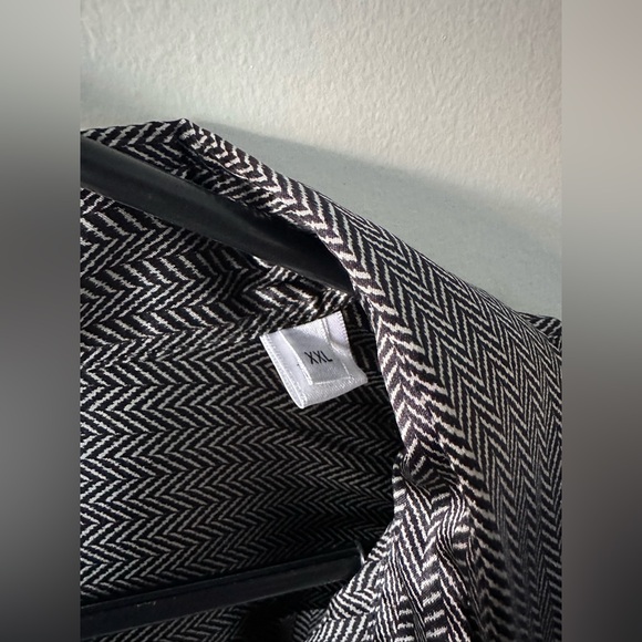 Armani Collezioni 100% Silk Dress Shirt - Picture 4 of 9